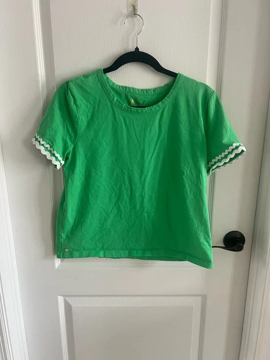 Lilly Pulitzer Bright Green Clairmont Top with White Ric Rac Trimmed Sleeves - Picture 4 of 6